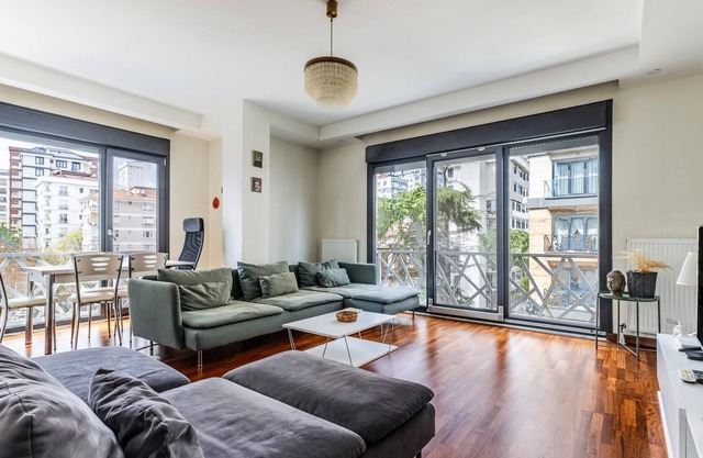 Spacious Flat Near Bagdat Avenue in Suadiye