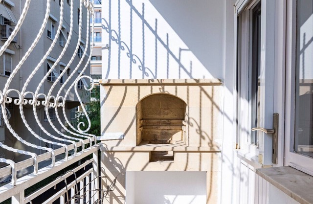 Spacious Flat with Balcony on Bagdat Street