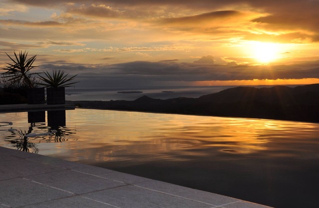 Spacious villa, oustanding views on sea and mountains, garden is 1600m2, 5*
