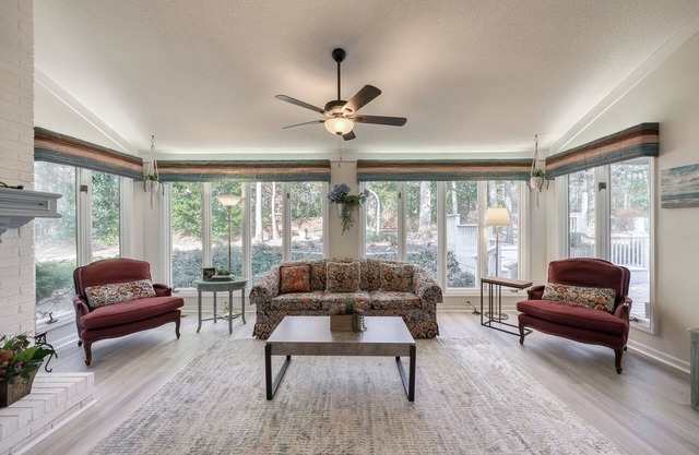 Spacious, Fun & Comfy Family Haven ~ Garden ~ BBQ!