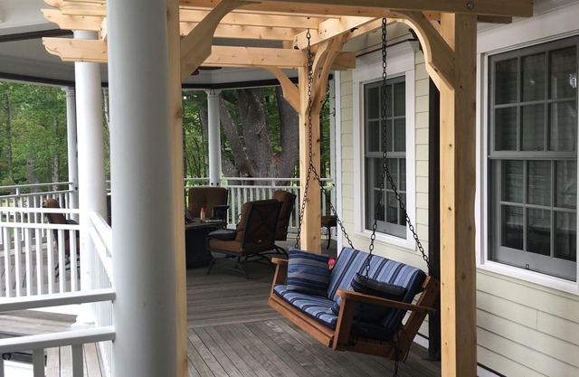Spacious Guest Master Bedroom Rm 4 w/private deck & hot tub