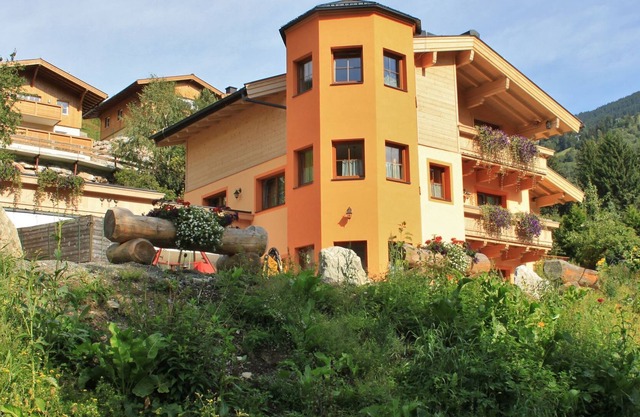 Spacious Holiday Home in Saalbach-Hinterglemm near Ski Area