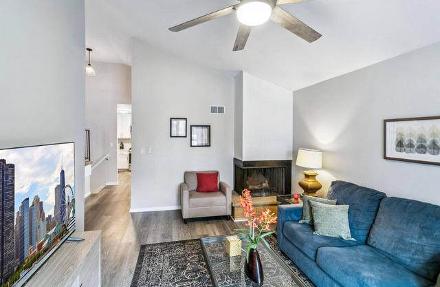 Spacious home near DT Libertyville w/Rec Room!