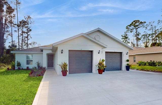 Spacious Home with Private Patio, washer/dryer, and high-speed internet