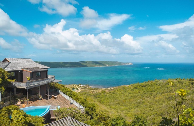 Spacious House with Sea View & Infinity Pool!