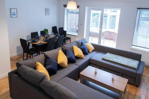 Spacious House in Brighton with large garden and free parking