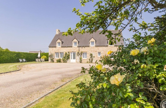 Spacious House in Réville with Private Garden, Near Beach