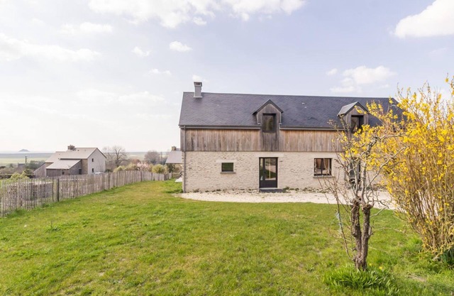 Spacious house near Mont Saint Michel with fireplace