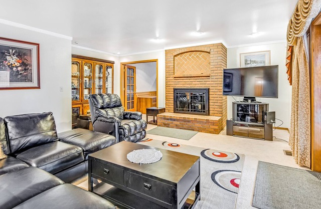 Spacious house w/basketball court surrounded by trees & great location!