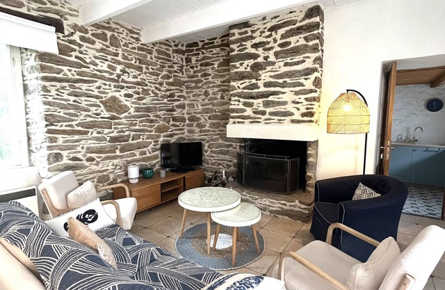 Spacious house with garden in the heart of Lomener