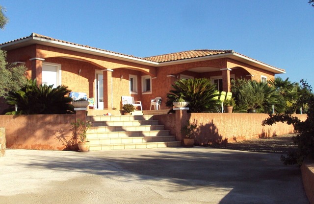 Spacious house with swimming pool near beaches and rivers