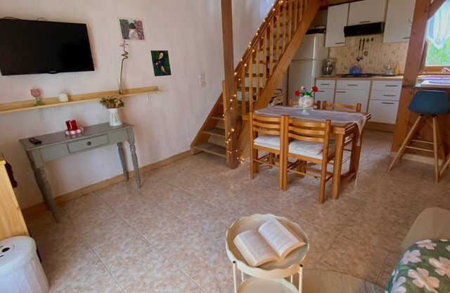 Spacious house with terrace, enclosed grounds and nearby lake