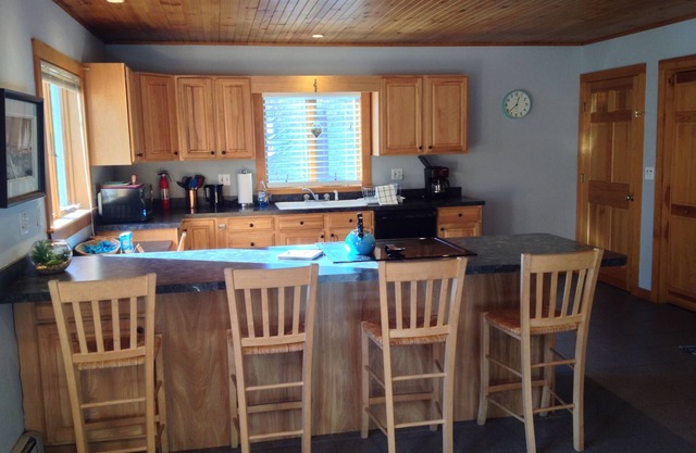 Spacious In-Town Southwest Harbor Apartment. Minutes From Acadia.