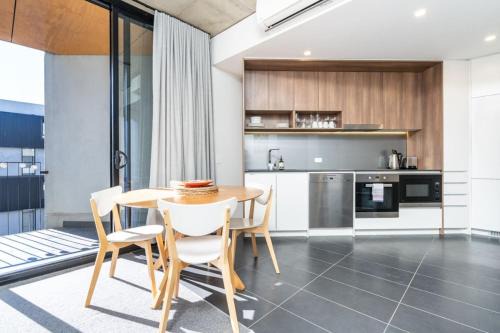 Spacious Kingston Foreshore 1BR Apt - Hosted by Canstay