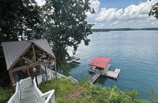 Spacious Lakefront Retreat – Private Dock, Game Room & Views – Sleeps 16
