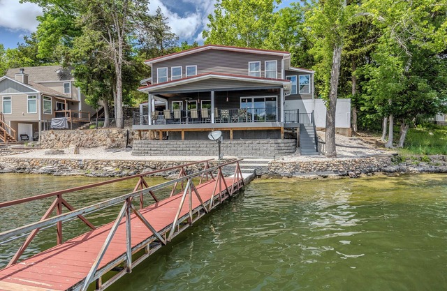 Spacious Lakefront Retreat on Gravois Arm- Huge Dock, Sleeps 16!