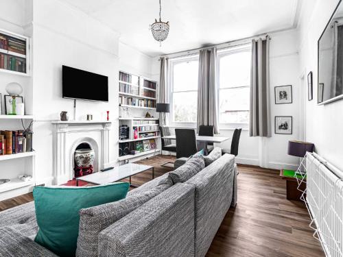 Spacious London Flat Near Primrose Hill & Camden Pass the Keys