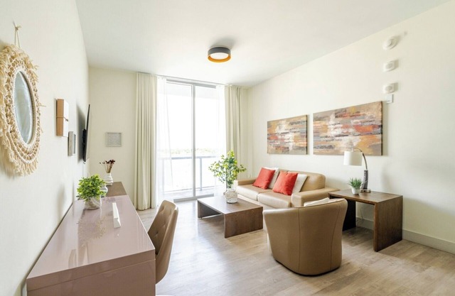 Spacious Lux Intracoastal Beachfront Resort. 2 BDR