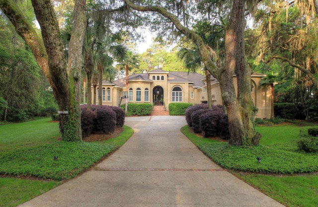 SPACIOUS LUXURY HOME