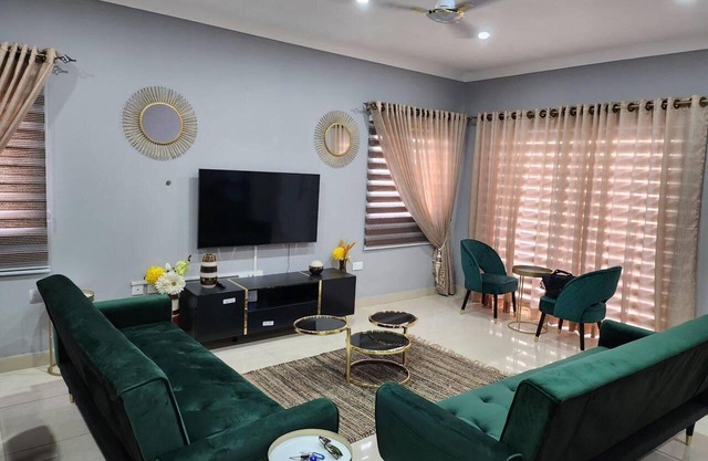 Spacious Luxury 3bed Hse in Tema - Netflix, Wi-fi