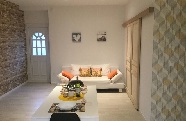 Spacious luxury apartment with private entrance