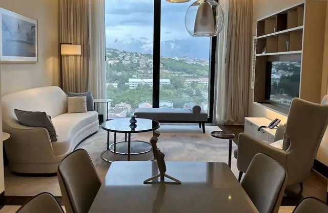Spacious Luxury Residence