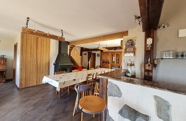 Spacious modern cottage, 8 pers, private terrace, pets allowed, WiFi