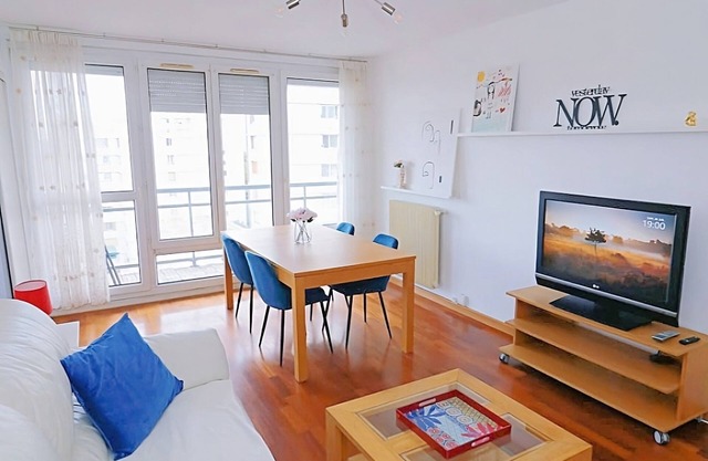 Spacious & modern 4-room apartment, near Paris & Orly