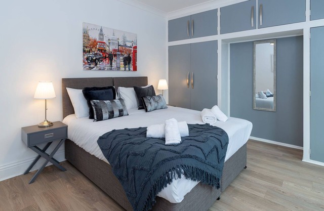Spacious Modern House - Free on street parking