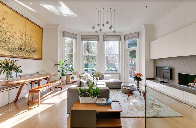 Spacious & newly refurbished mansionette with all the comfort you need