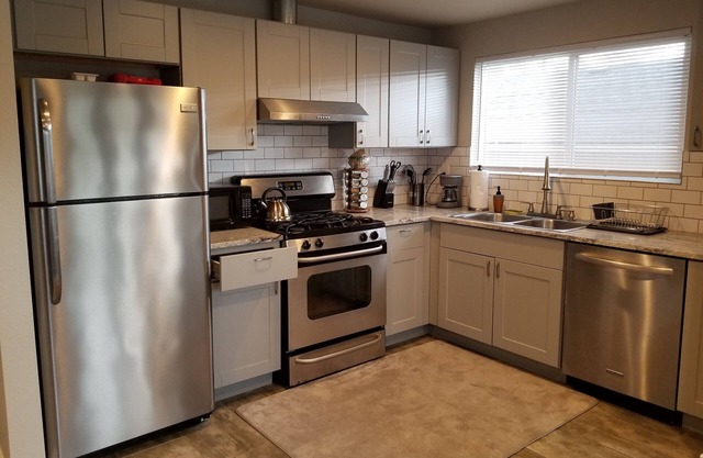 Spacious newly remodeled 3br 2ba in heart of the Seattle