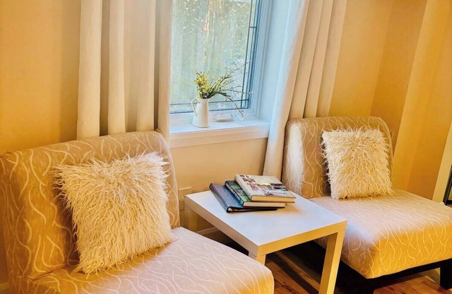 Spacious Niagara Escape 2/BR Private Backyard