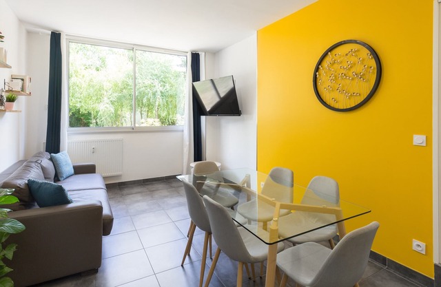 Spacious Oasis in the Heart of Reims: Discover Our Beautiful Cozy Apartment