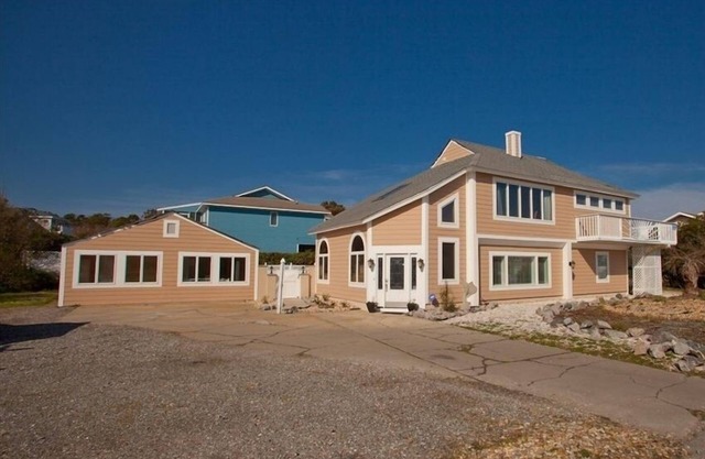 Spacious Oceanview Home with Separate Guest Cottage, Pool with cabana, Hot Tub