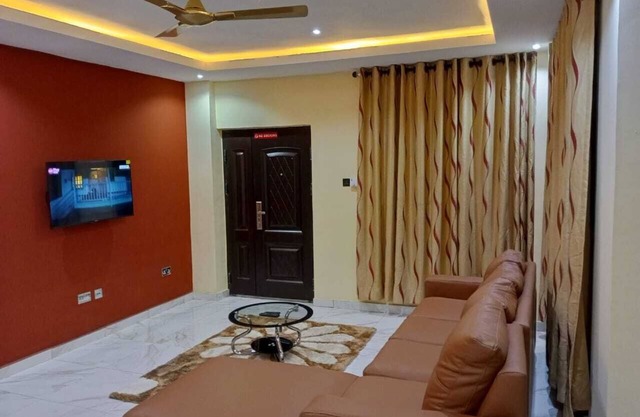 Spacious & Outstanding 3-Bed Furnished Apartment