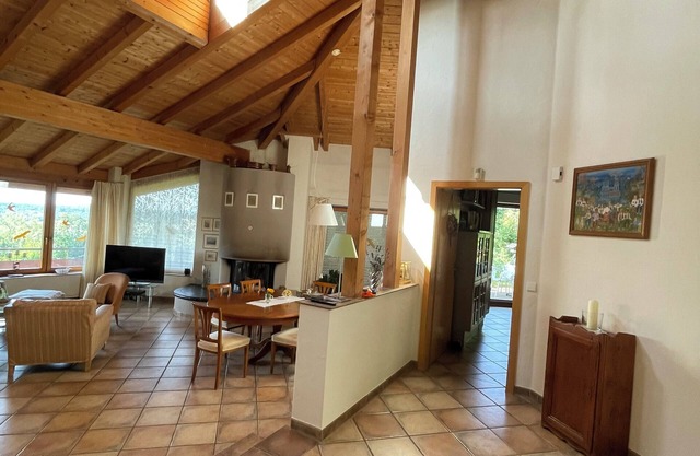 Spacious panoramic villa, sauna sophisticated furnishings, view of the mountains