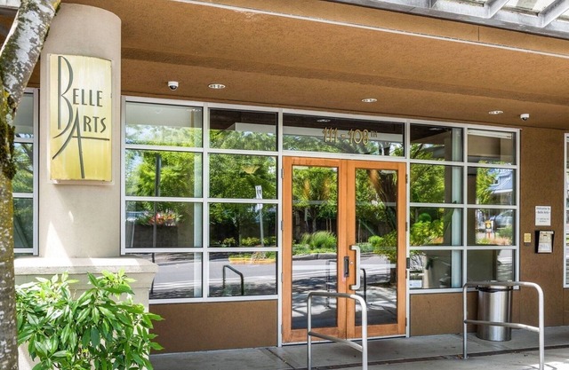 Spacious penthouse unit in downtown Bellevue