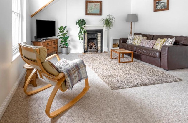 Spacious, period building top-floor flat in heart of Beer, 3 minute walk to beach