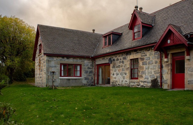 Spacious, pet friendly 4-bedroom Highland cottage with access to 12,000 acre estate