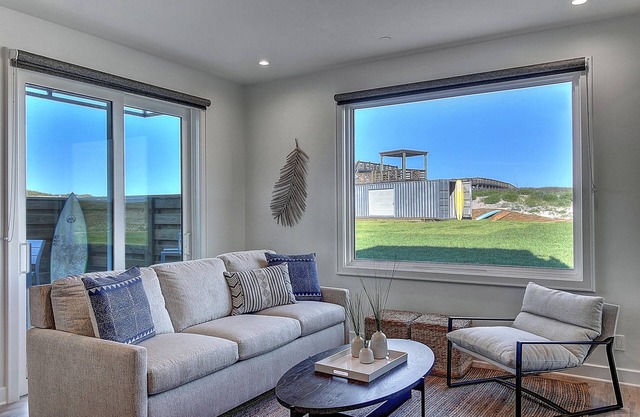 Spacious - Private Walkable Beach Access, On-site Pool