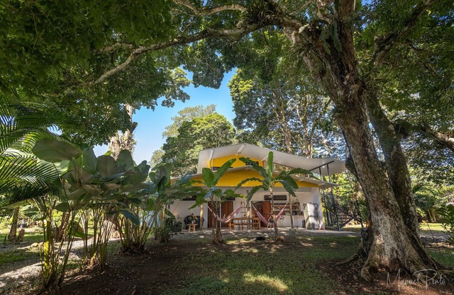 Spacious Private Villa Near Beach - Saltwater Pool - Sleeps 9