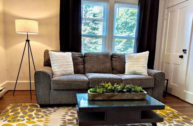 Spacious professionals hideaway