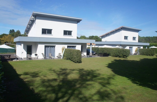 Spacious, quiet, comfortable duplex, south-facing, heated covered swimming pool