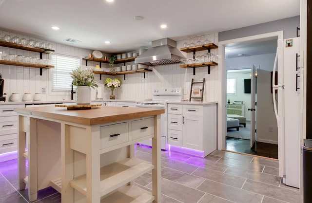 Spacious Retreat- Perfect for Families & Groups!