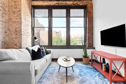 Spacious Riverfront Loft, Steps to Gateway Arch & Dining, 201
