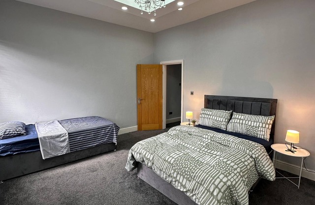 Spacious Room in Manchester- Perfect for Families