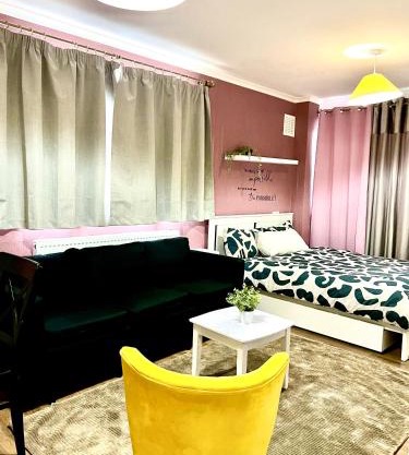 Spacious room near the center