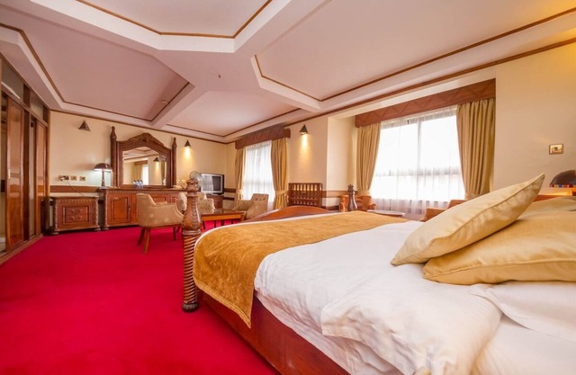 Spacious Room Perfect for Family Stays w/Pool & Bar Access