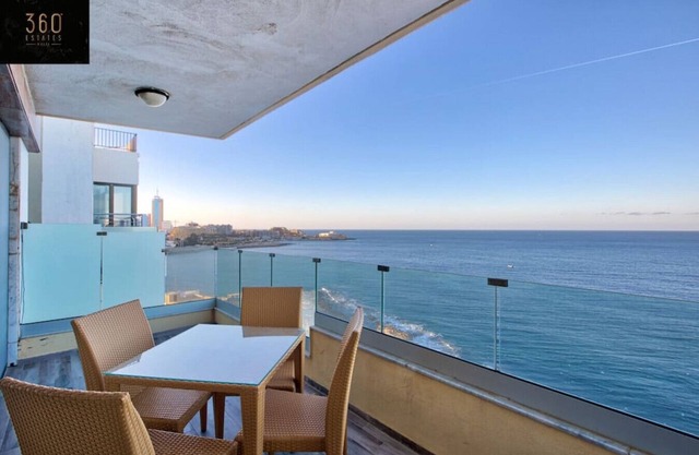 Spacious Seafront 3BR, Sliema near Beach, AC Wifi