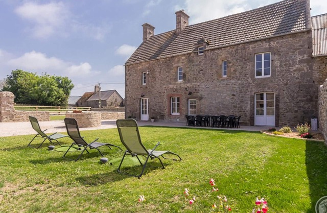Spacious Stone Cottage with Garden, Near Coast, 4 Bedrooms, Baby Equipment, Wi-Fi, Parking